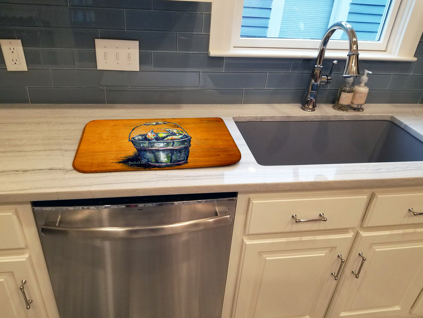 A Crab Bucket Dish Drying Mat